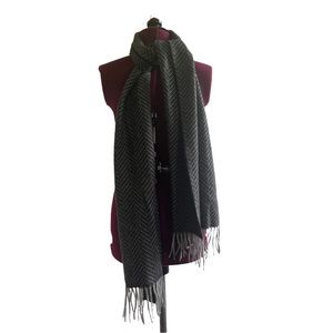 Bloomingdales cashmere grey and black scarf